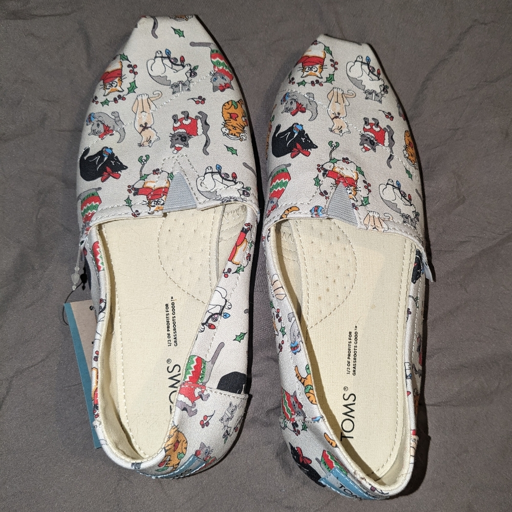 NWT Women's Christmas Toms